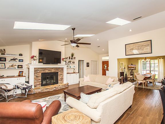 4th image of 4201 Laurel Oak Way