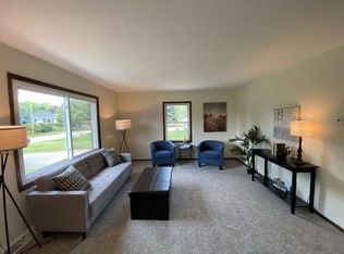 192 Johnston Dr #192, Dousman, WI 53118