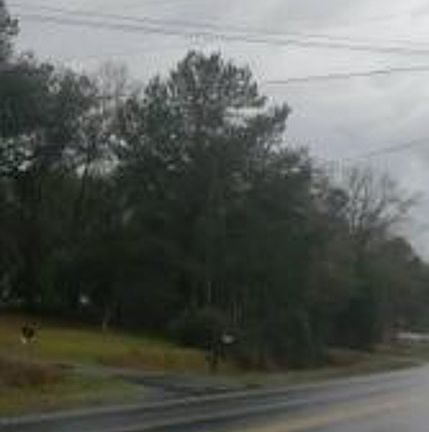 Exterior Neighborhood (street photo)