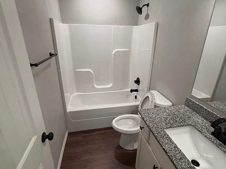 2212 Savannah St — Photo 4