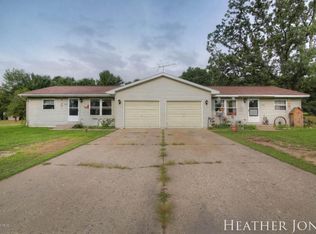 5960 Pine Ct, Greenville, MI 48838