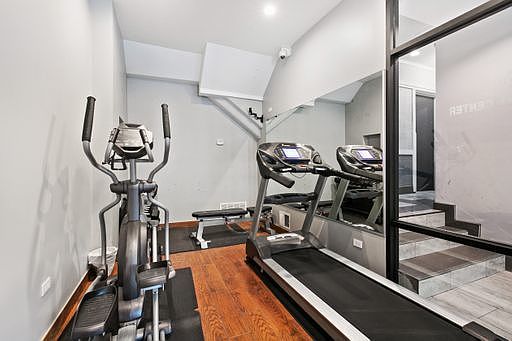 3rd image of 4555 N Malden St APT 103