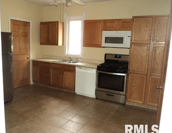 5th image of 551 Maple Ave