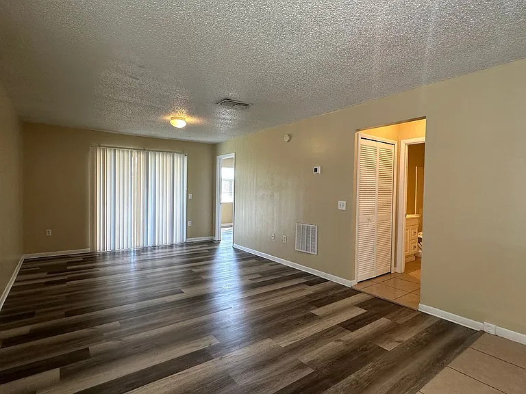 112 Cory Ln — Photo 6