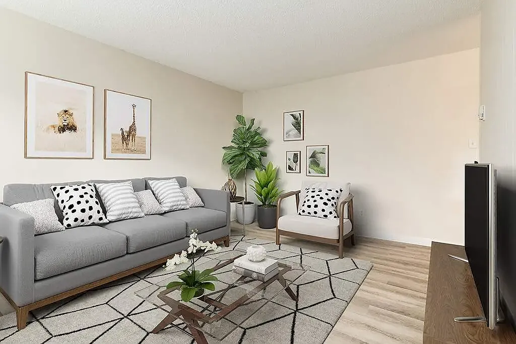 Montrose Apartments — Photo 1