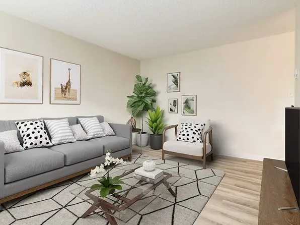 11811 67th St NW #4, Edmonton, AB T5B 1L9