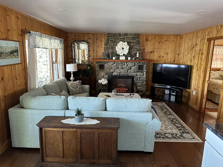 210 Shore Rd — Photo 14