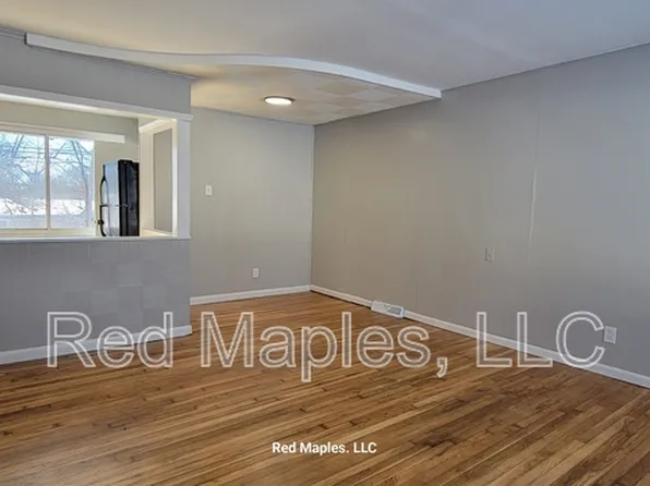 2360 Gardner Dr, Saint Louis, MO 63136