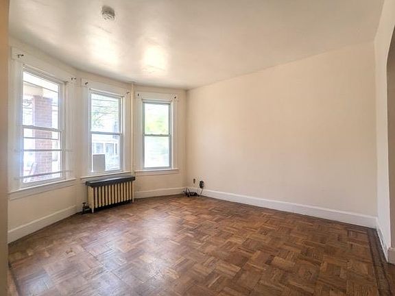 3rd image of 157 Glenwood Ave #1