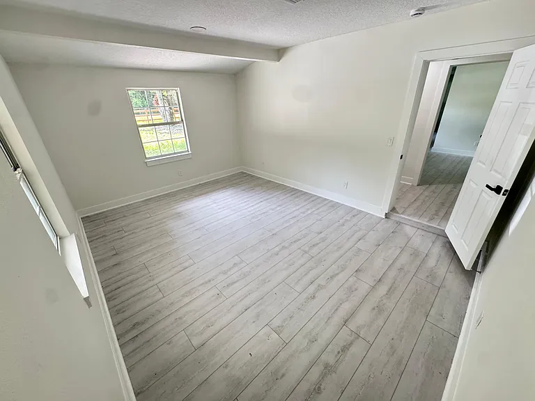 4358 Bedford Rd — Photo 2