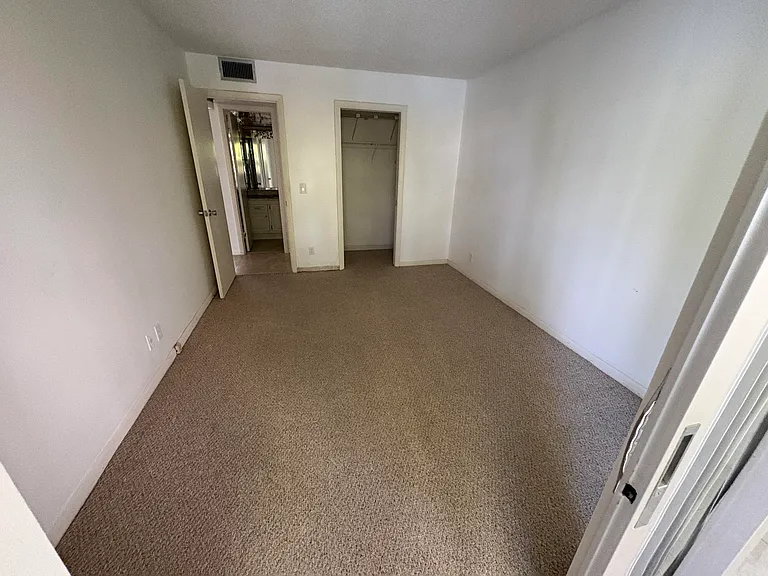 163 Somerset Cres #H — Photo 11