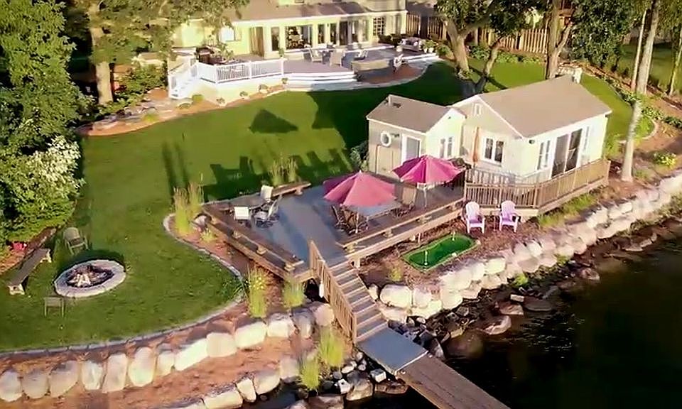 Boathouse w/ bathroom 