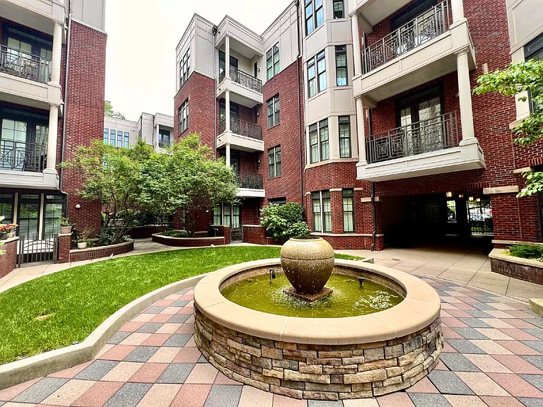 2810 Selwyn Ave #111 — Photo 5