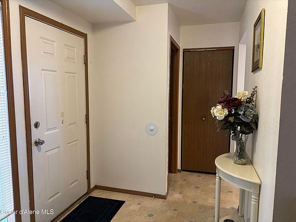 3rd image of 105 E Borah Ave