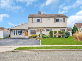 50 Chestnut Ln, Levittown, NY 11756