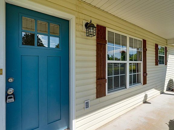 3rd image of 34 Boxer Ln