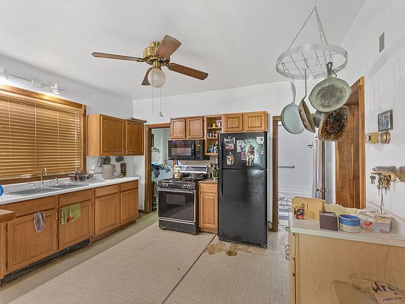 5th image of 914 W 3rd St