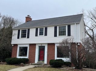 9517 Beverly Pl, Wauwatosa, WI 53226