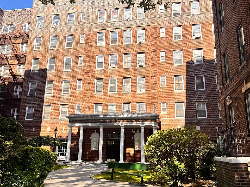 141-25 Northern Blvd #A28