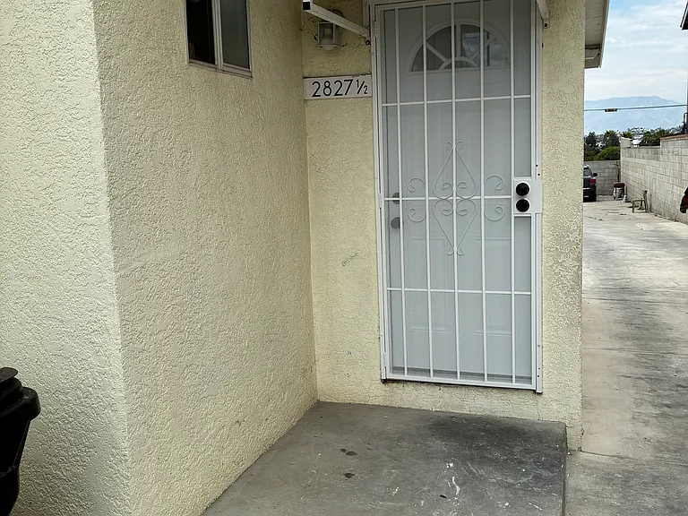 2827 E 6th St — Photo 23