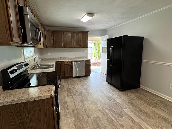 4th image of 915 Forestview Pl NW
