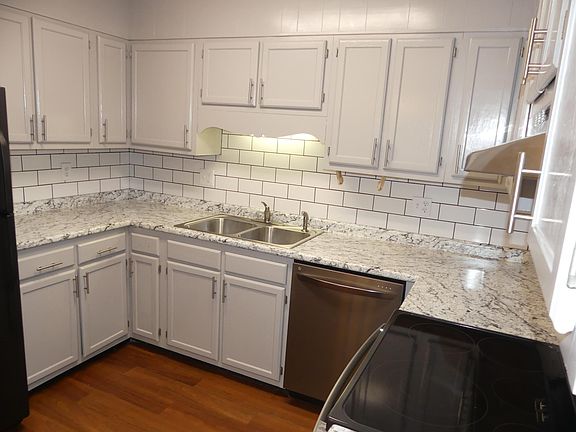 4th image of 840 Forest St #10