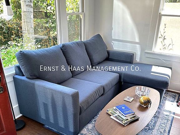 4th image of 729 Stanley Ave