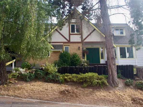 3941 Raymond St S, Saanich, BC V8Z 4K7