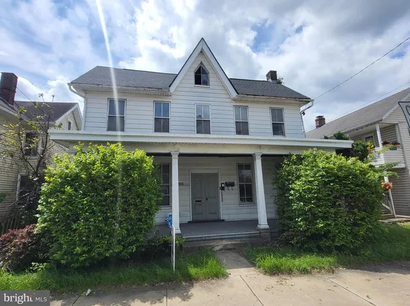 446 E Queen St, Chambersburg, PA 17201