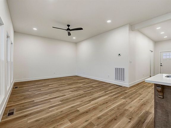 4th image of 1152 Mount Olivet Rd