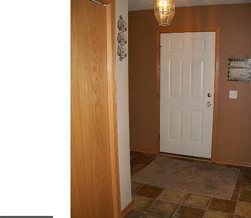 4th image of 841 Deer Ct NE