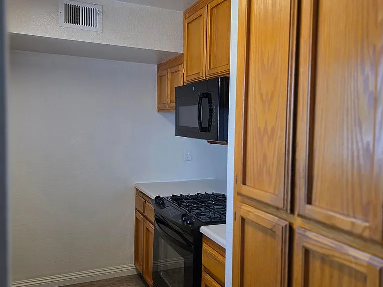 8110 Laborough Dr — Photo 7