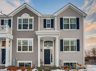 1810 Ruby Dr, Pingree Grove, IL 60140