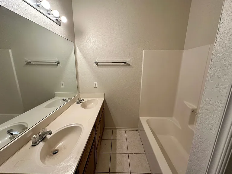 3201 Conestoga Dr — Photo 21