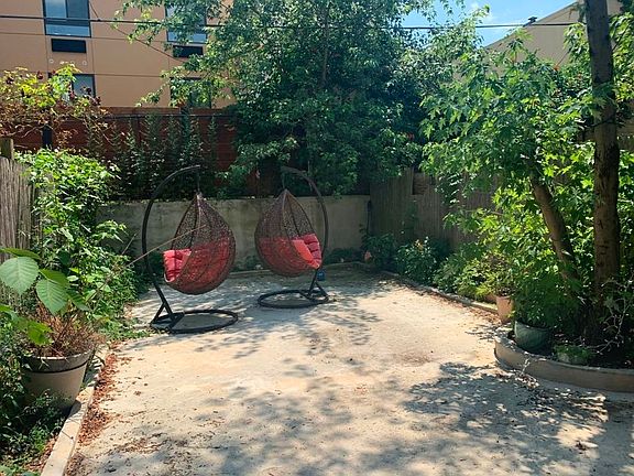 2nd image of 912 Putnam Ave #1A