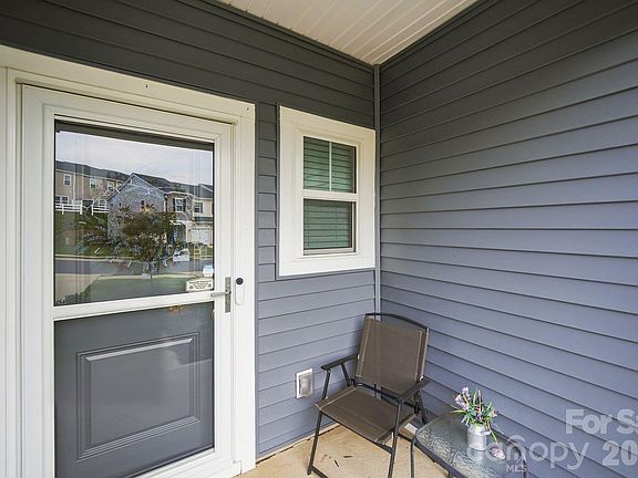 5th image of 837 Gerard Bay Dr