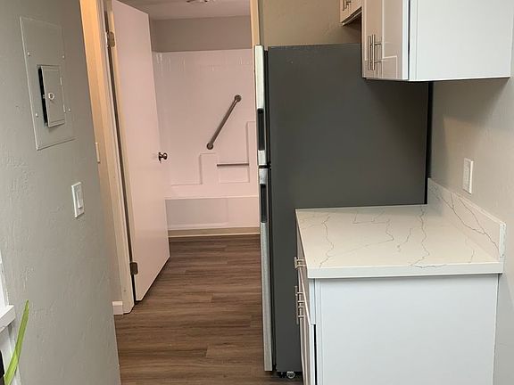 3rd image of 1219 Persimmon Ave #21