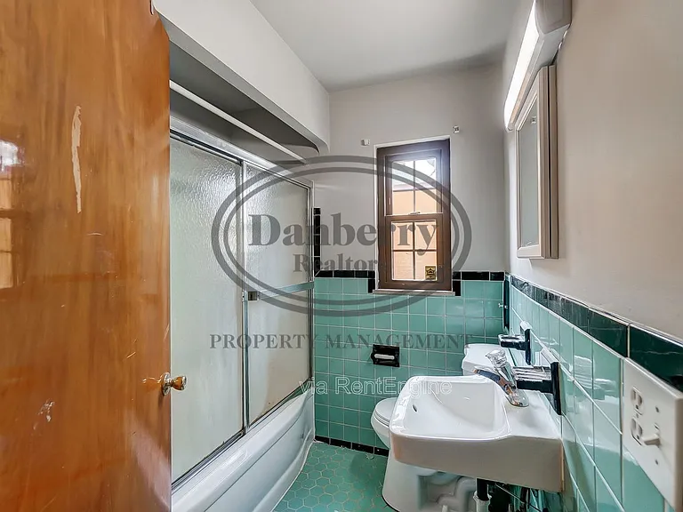 347 Darrow Ave — Photo 20