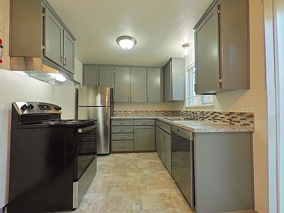 5th image of 136-140 NE Conifer Blvd #1