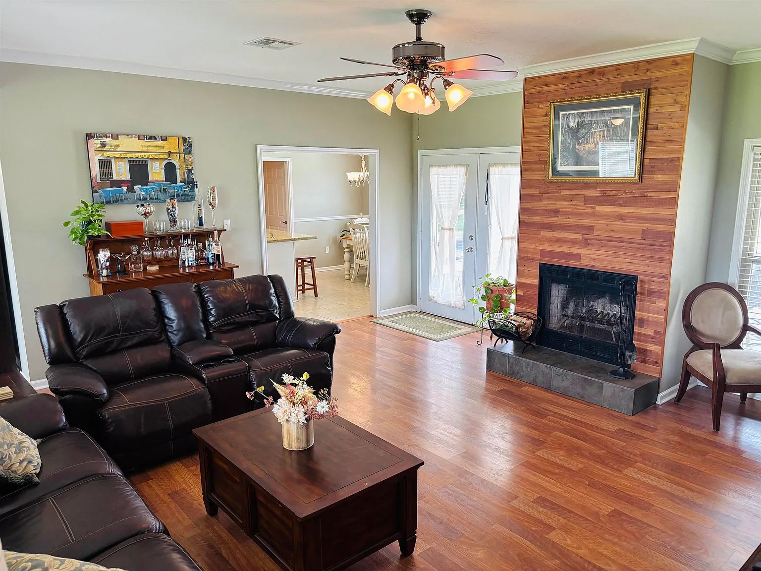 3 bed, 2.0 bath, 1764 sqft, $3,500 — Photo 3