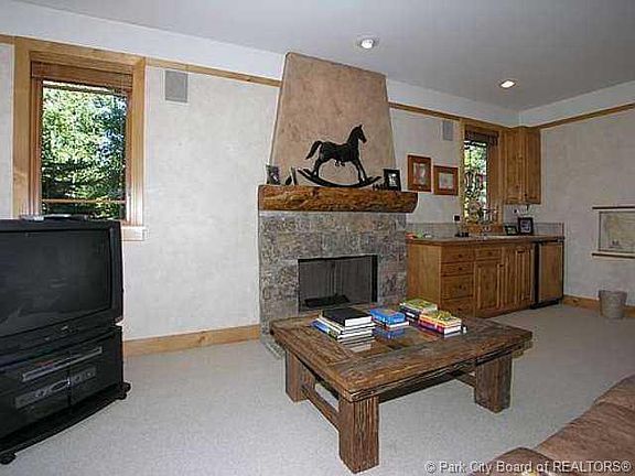 3rd image of 2941 Estates Dr