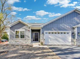 894 N Quentin Rd, Palatine, IL 60067