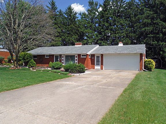 3rd image of 172 Brookwood Way S