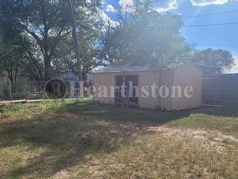 1012 E Brazos St — Photo 9