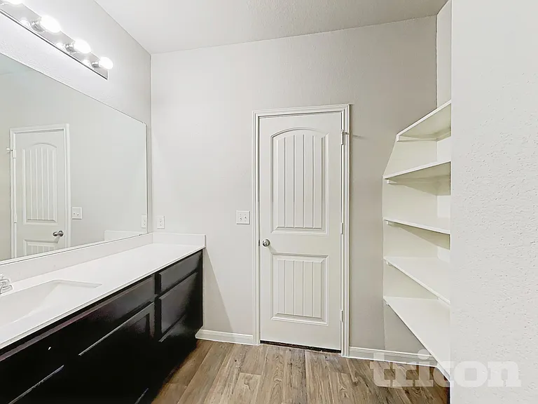 15012 Custis Ln — Photo 11