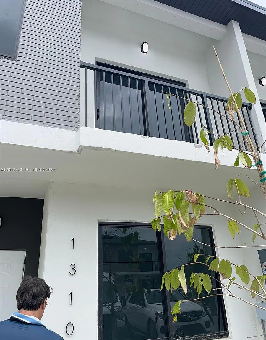 4 bed, 3.0 bath, $2,950 — Photo 1