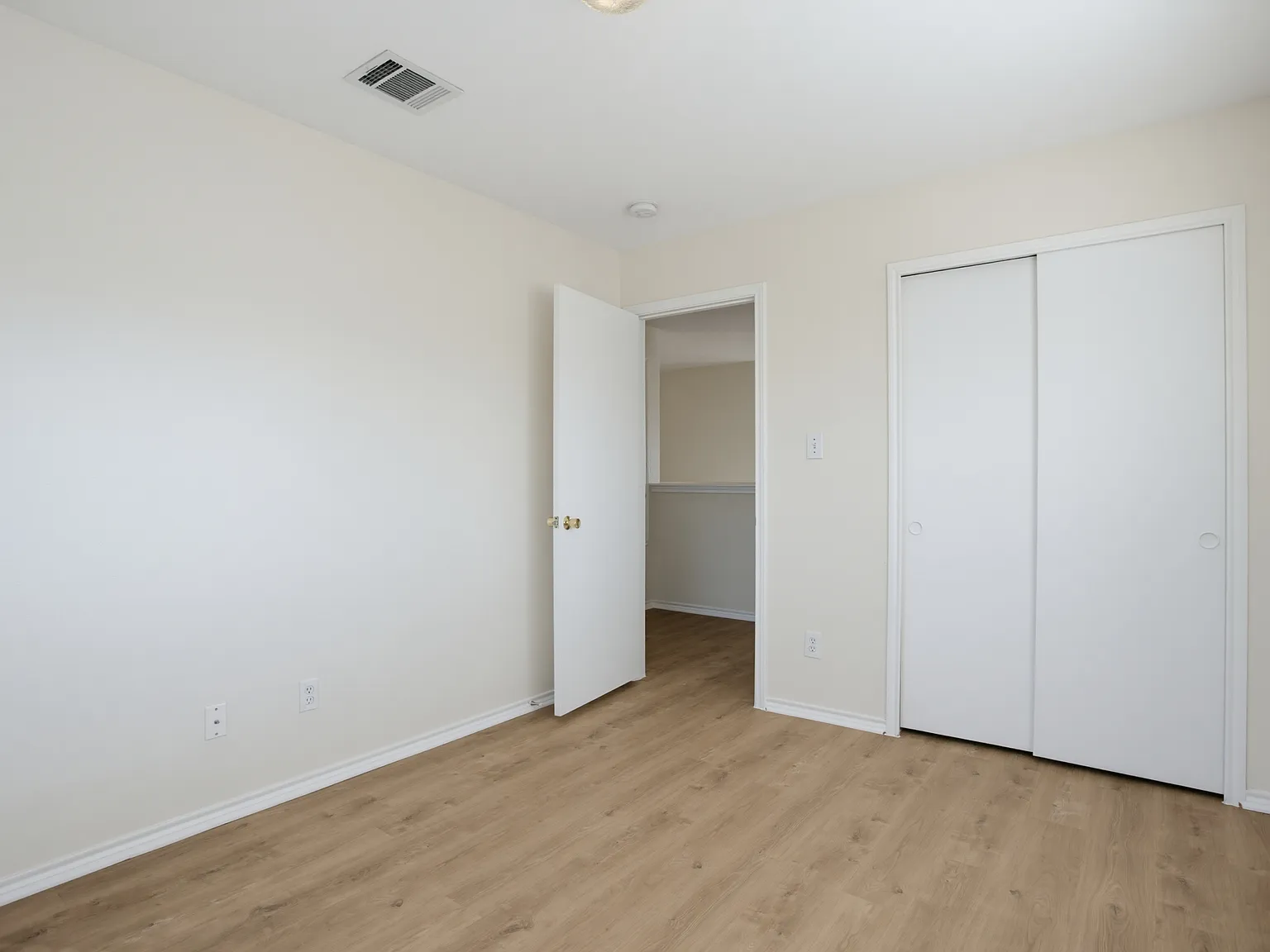 3 bed, 2.5 bath, 2021 sqft, $1,625 — Photo 3