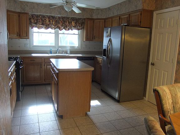 4th image of 78 Woodshill Drive #N