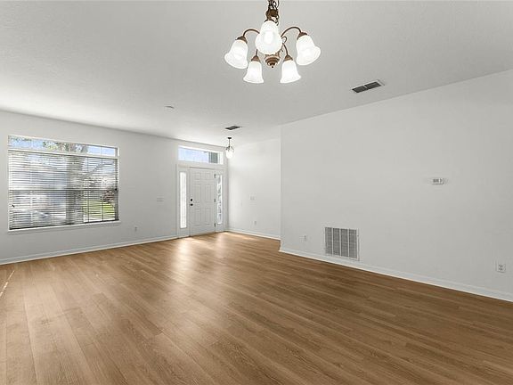 4th image of 2035 Great Falls Way