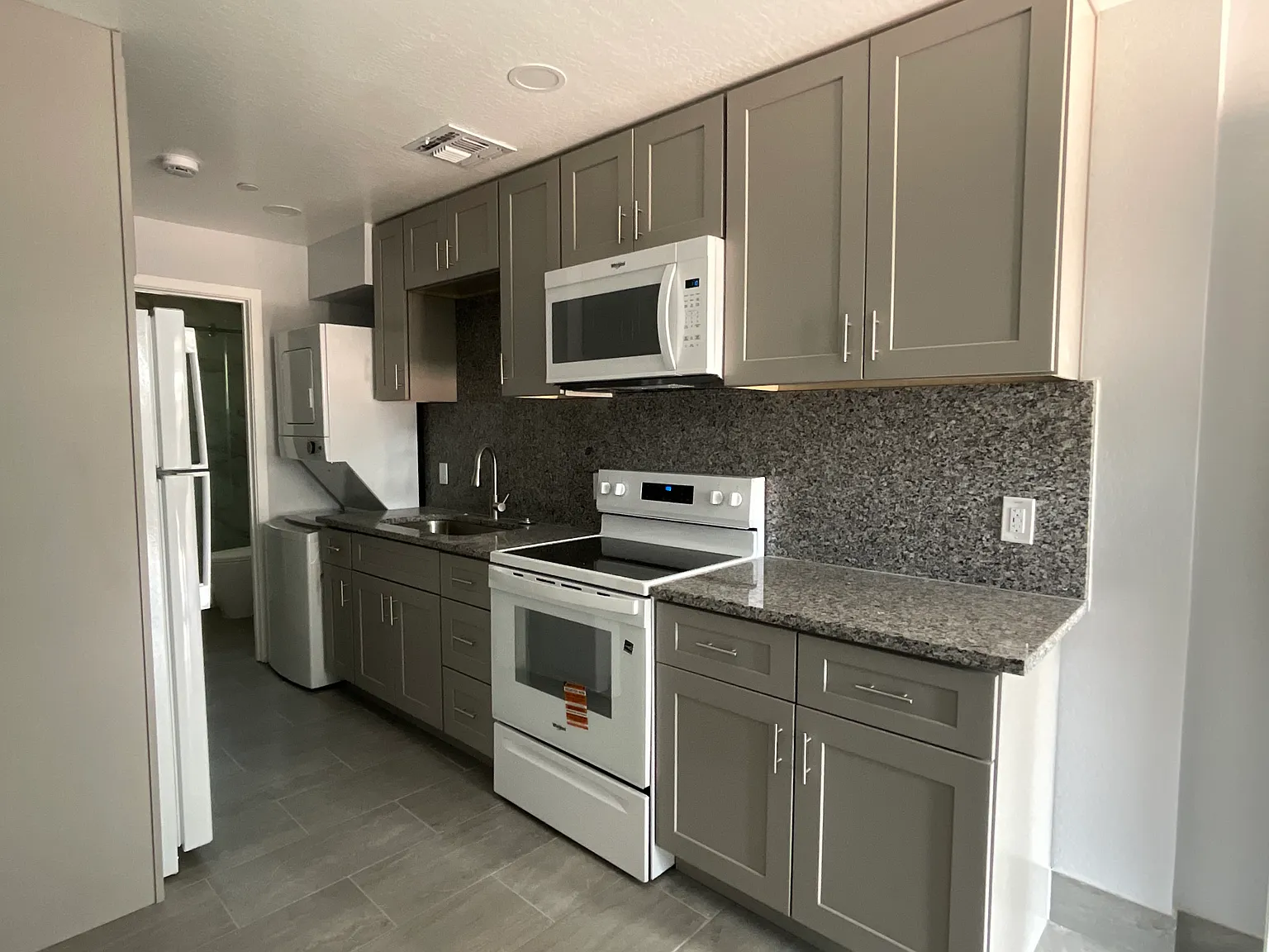 1 bed, 400 sqft, $1,100 — Photo 4